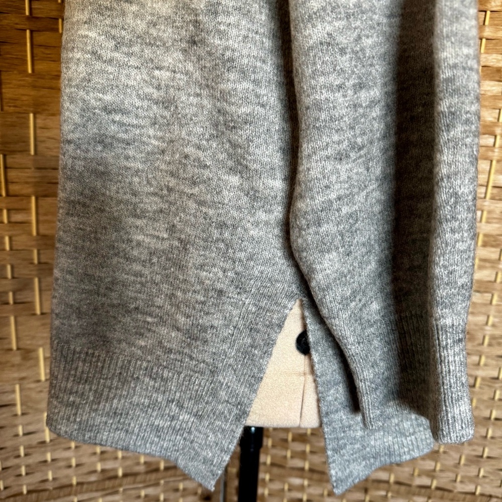 βοΈ NWOT soft heather grey H&M v neck sweater XXL - Picture 8 of 13